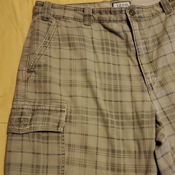 IZOD Green Striped Cargo shorts - Picture 3 of 14